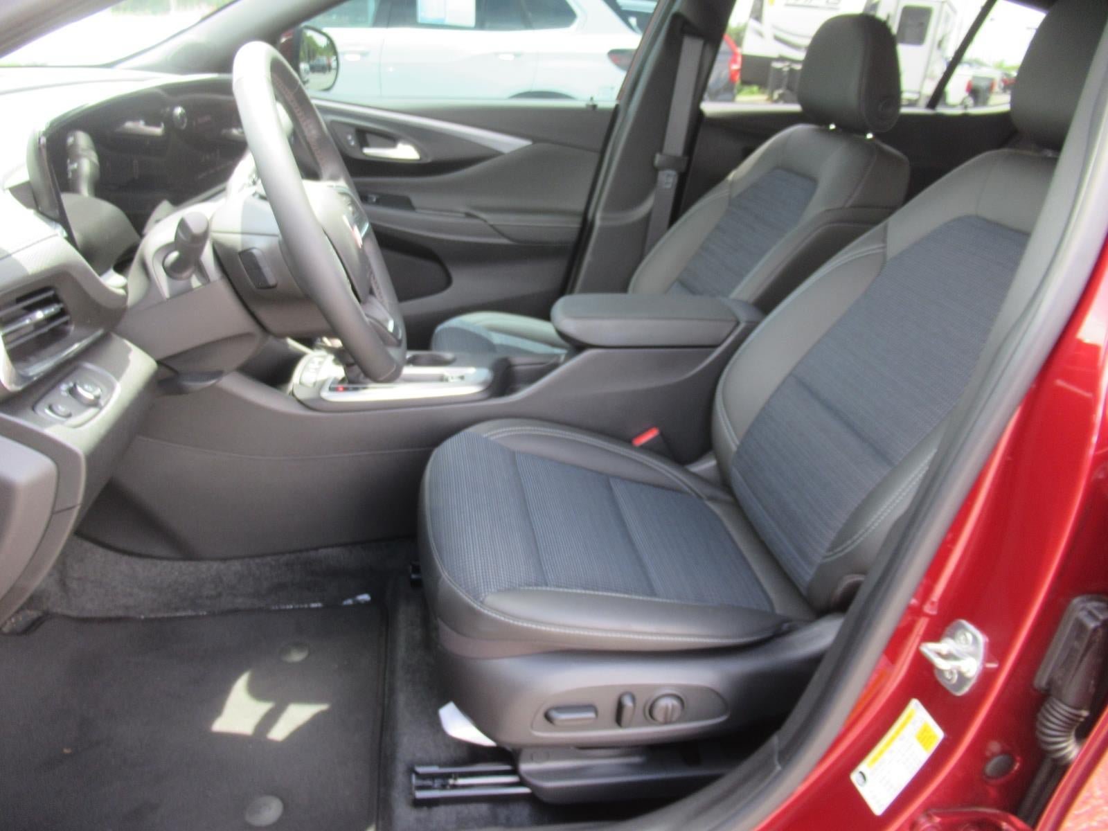 Used 2024 Buick Envista Preferred w/ Convenience I Package FWD image 17