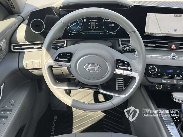 Certified 2025 Hyundai Elantra SEL FWD image 19