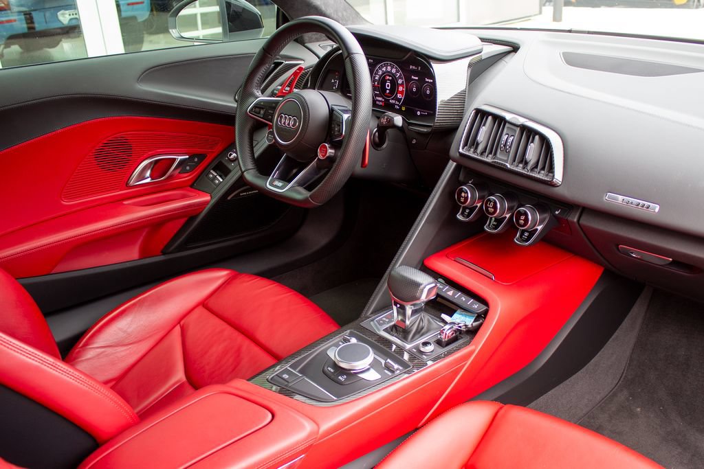Used 2018 Audi R8 V10 w/ Premium Package RWD image 13