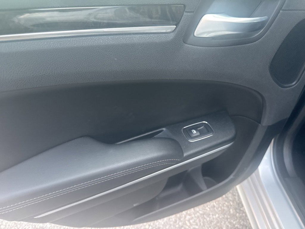 Used 2022 Chrysler 300 Touring L w/ Popular Equipment Group image 12