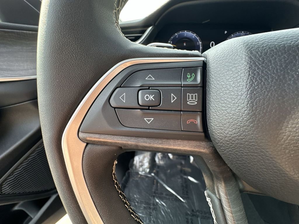 Used 2024 Jeep Grand Cherokee L Limited w/ Luxury Tech Group II image 37