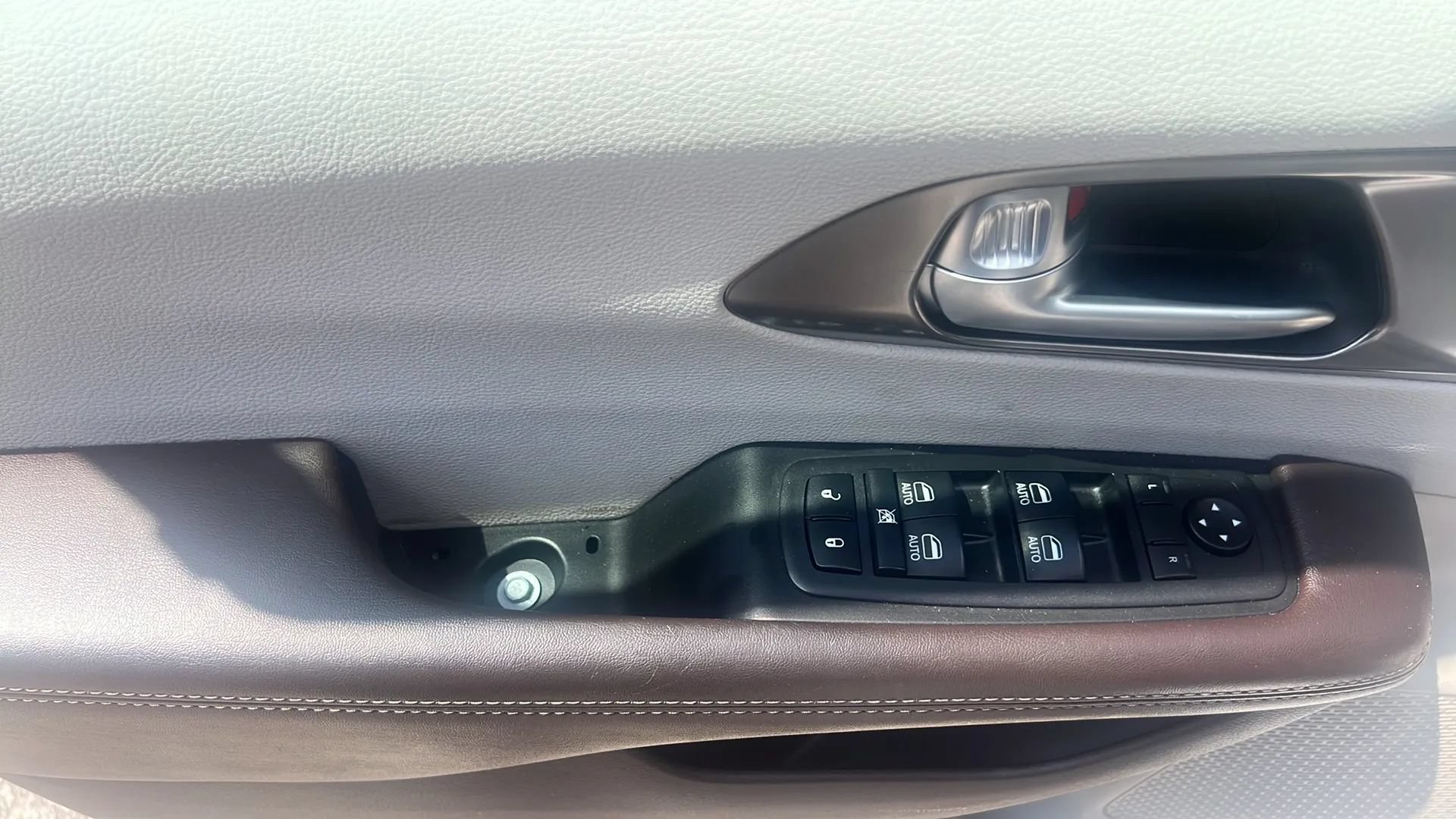 Used 2018 Chrysler Pacifica Touring-L Plus FWD image 20