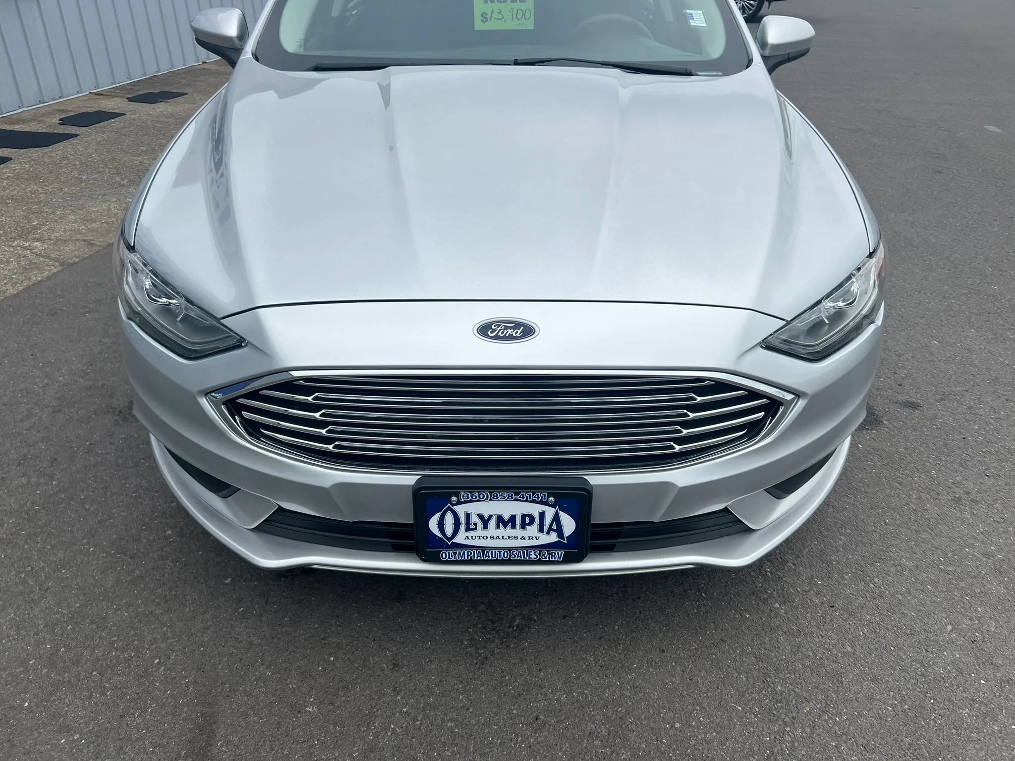 Used 2018 Ford Fusion SE FWD image 2