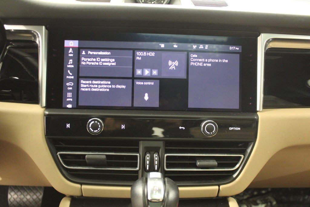 Certified 2022 Porsche Macan image 26