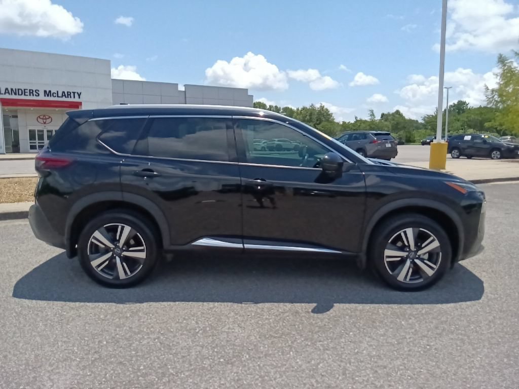 Used 2023 Nissan Rogue SL FWD image 2
