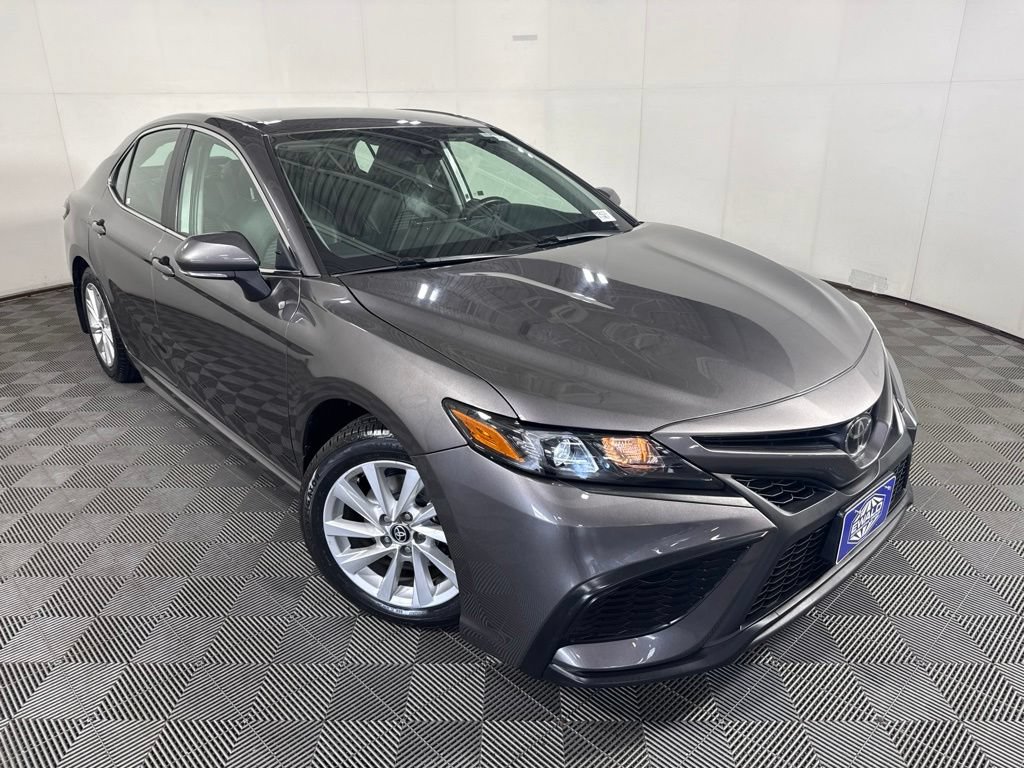 Used 2024 Toyota Camry SE FWD image 2