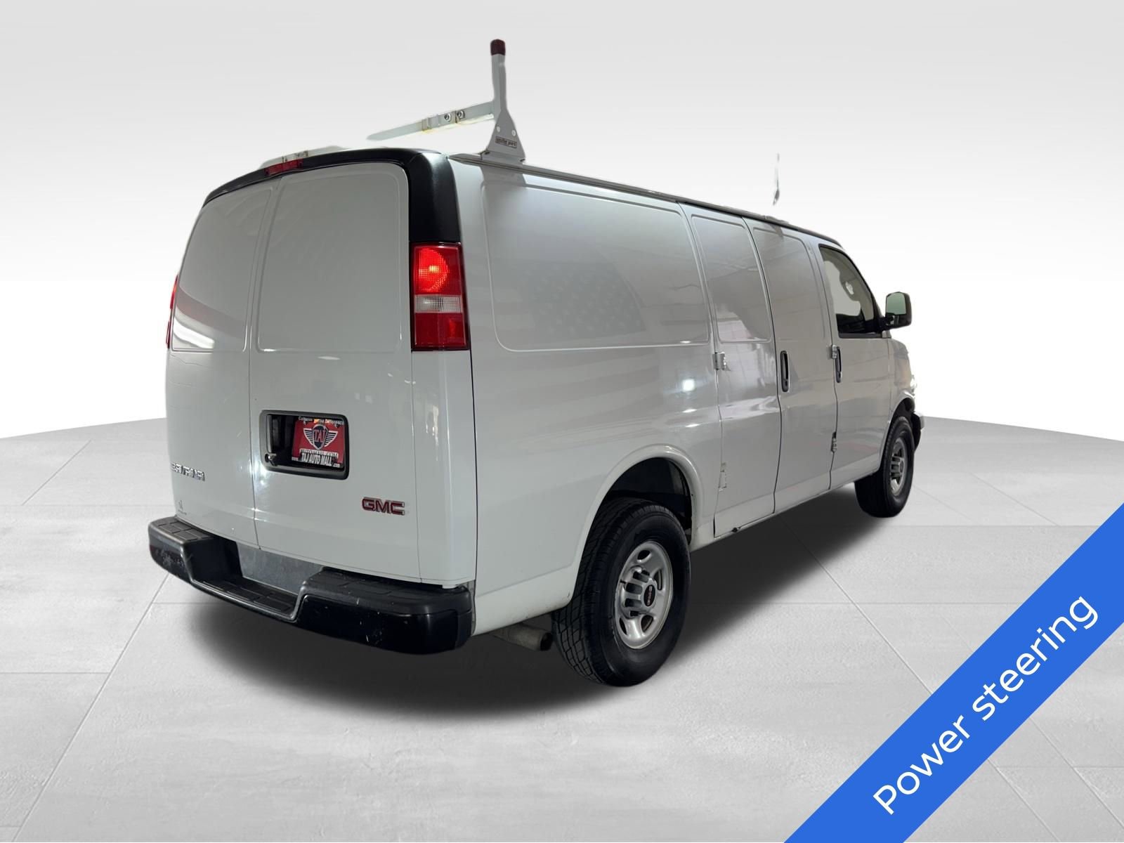 Used 2018 GMC Savana 2500 RWD image 4