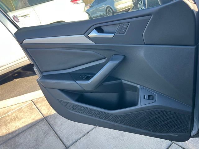 Used 2025 Volkswagen Jetta S image 18