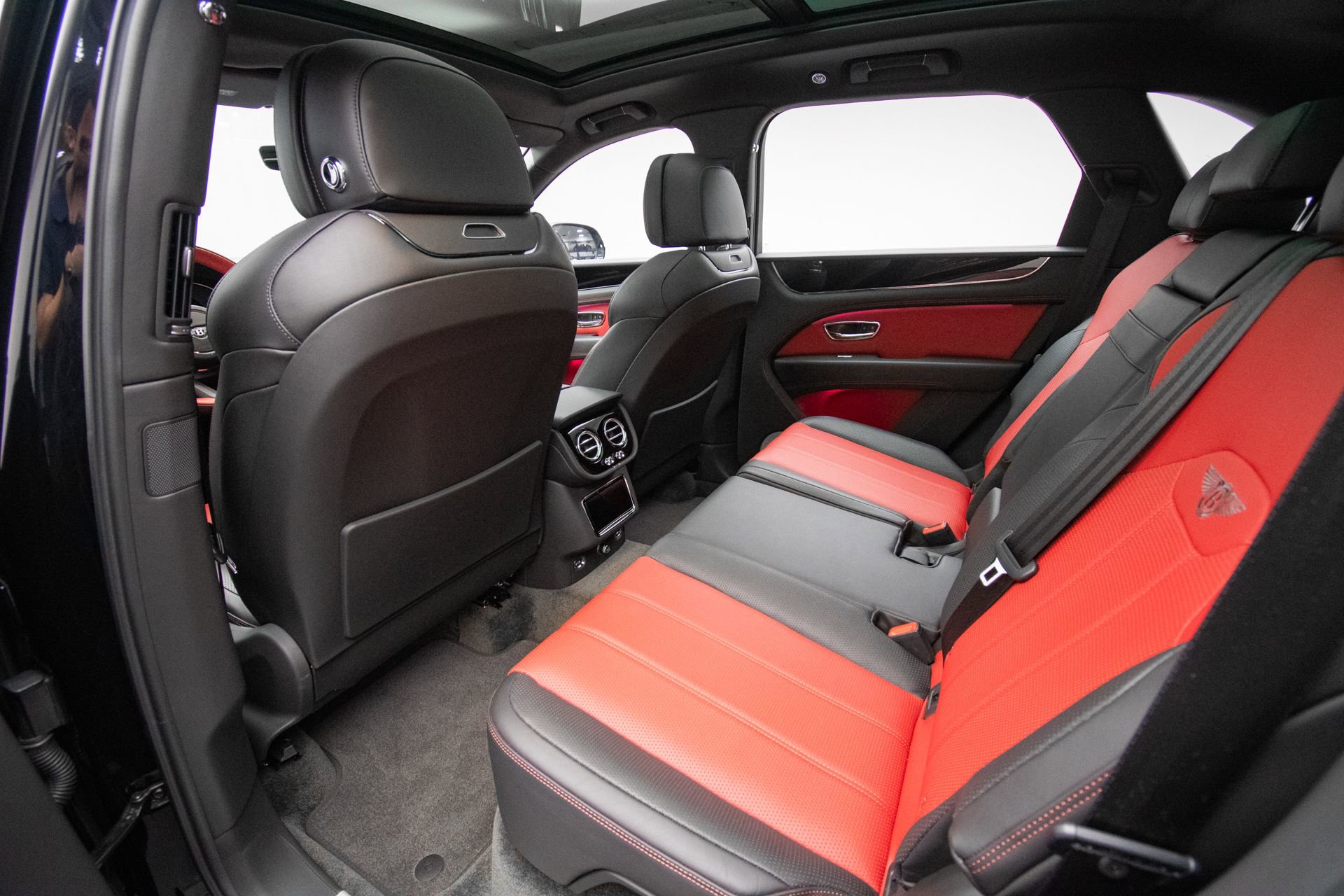 Used 2022 Bentley Bentayga AWD/4WD image 25