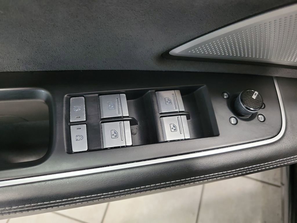 Used 2022 Audi S8 image 40