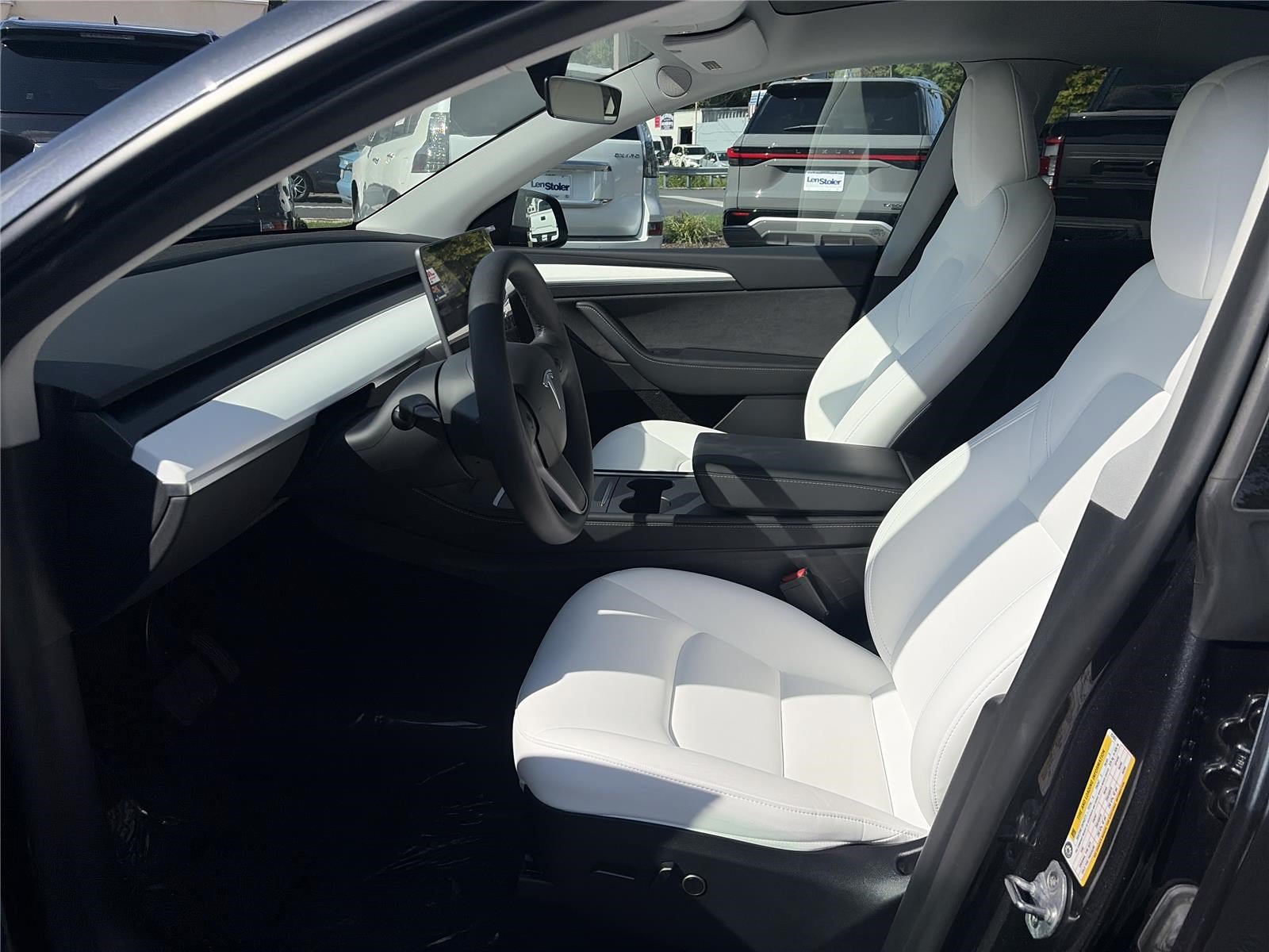 Used 2025 Tesla Model Y Long Range RWD image 11