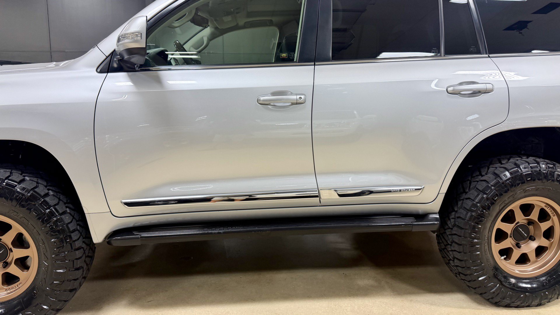 Used 2016 Toyota Land Cruiser AWD/4WD image 25
