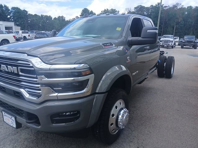 New 2026 RAM 4500 4x4 Crew Cab DRW w/ Laramie Trim Package image 9