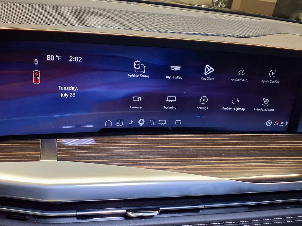 Certified 2025 Cadillac Escalade ESV Luxury AWD/4WD image 4
