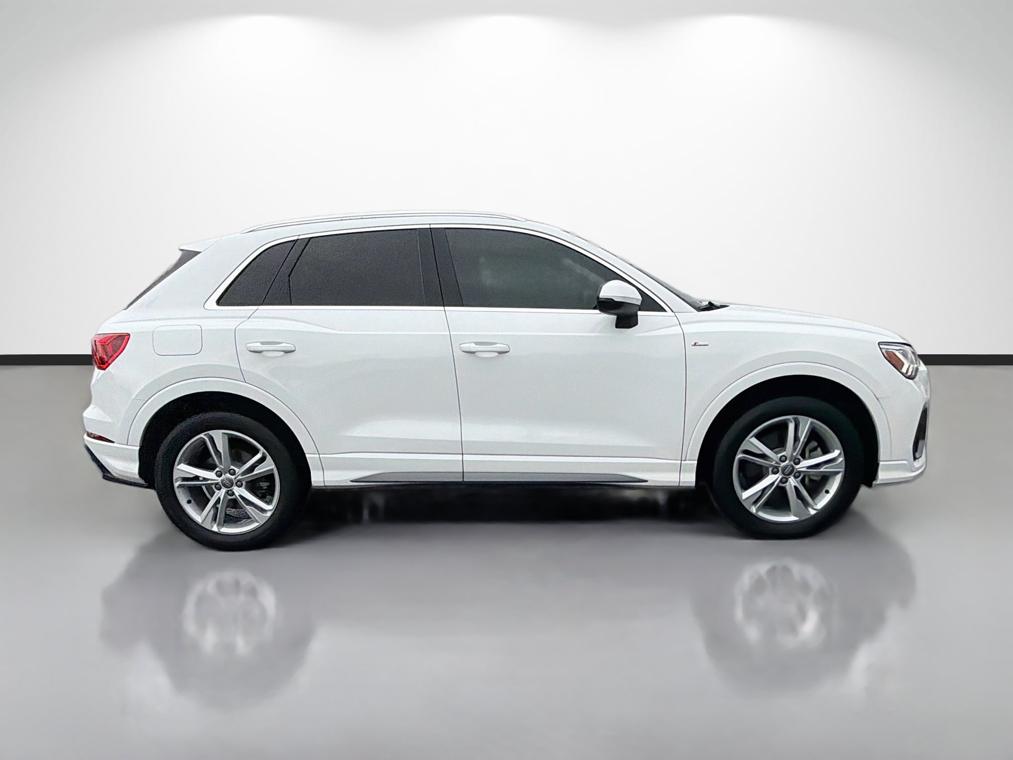Used 2020 Audi Q3 2.0T Premium Plus AWD/4WD image 2