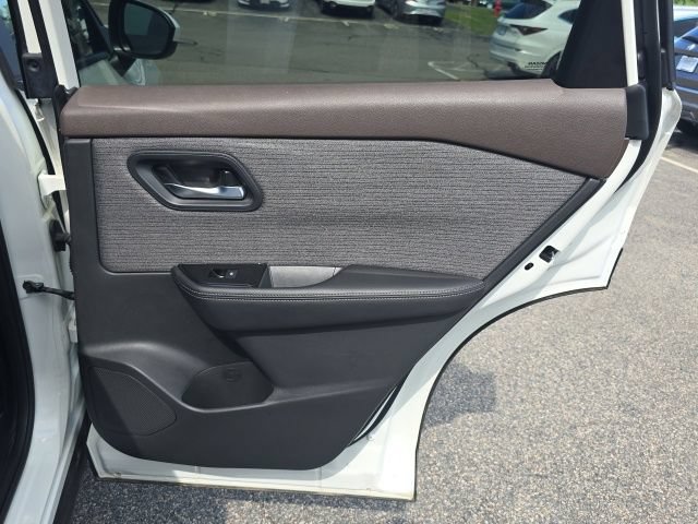 Used 2023 Nissan Rogue SV AWD/4WD image 19
