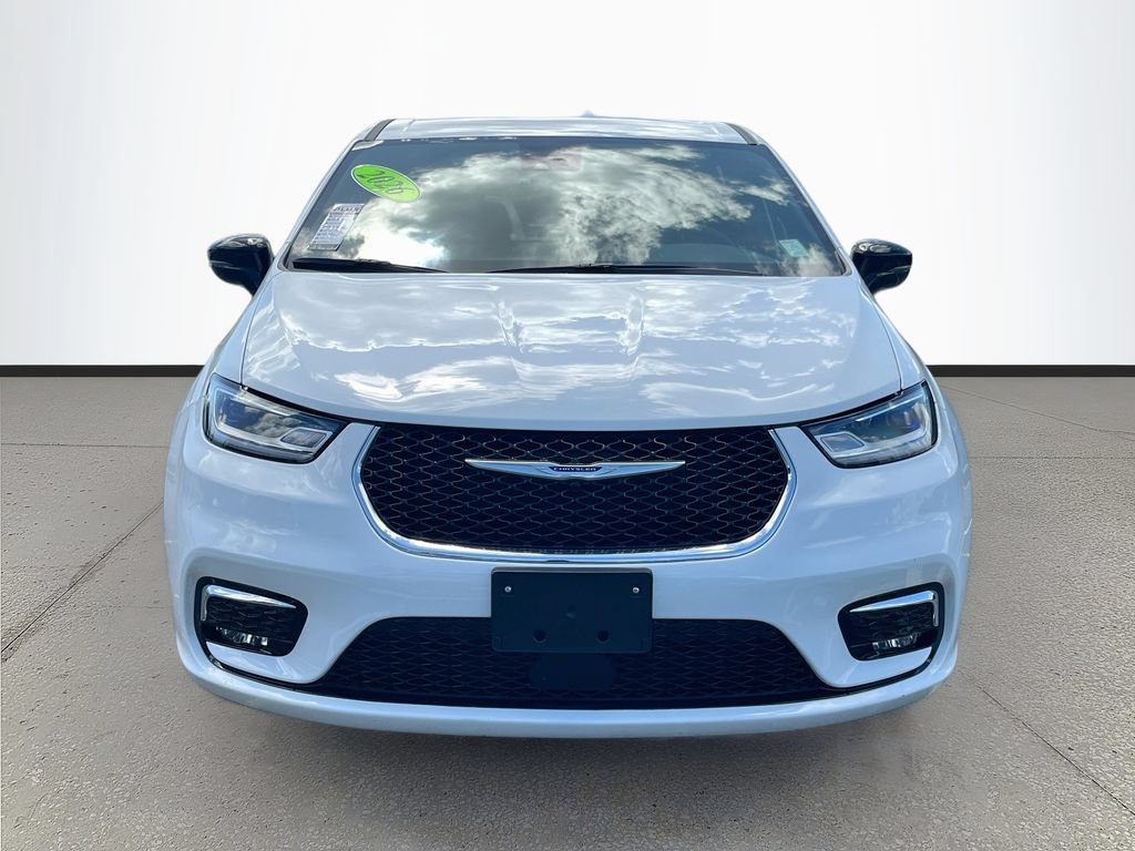Used 2026 Chrysler Pacifica Select FWD image 2
