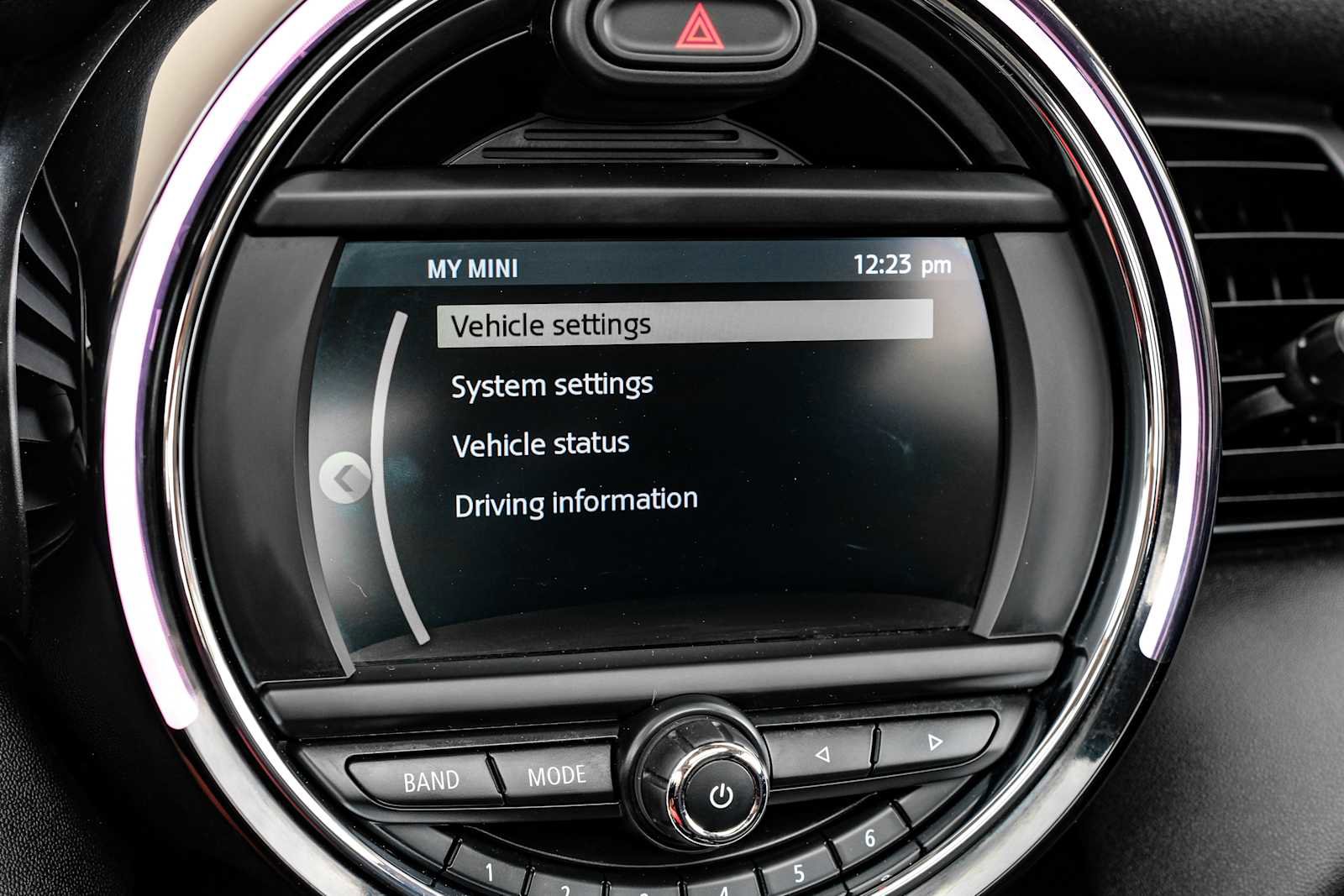 Used 2019 MINI Cooper 4-Door Hardtop image 33