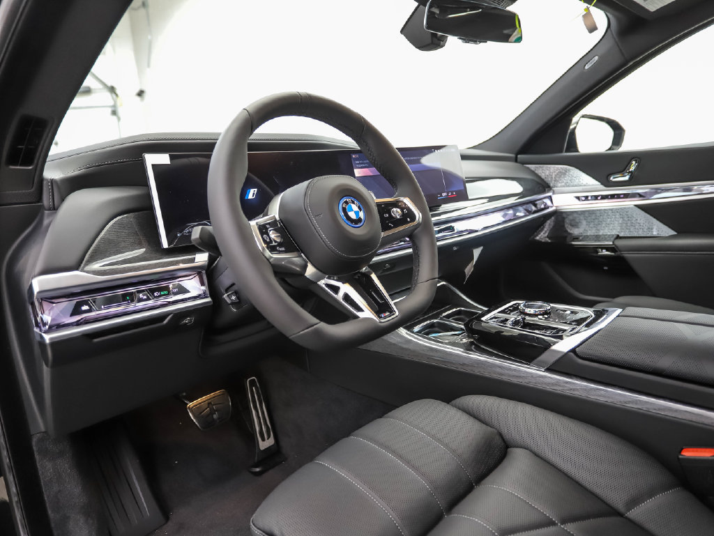 Used 2026 BMW 750e xDrive w/ Executive Package AWD/4WD image 10