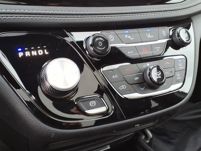 New 2026 Chrysler Pacifica Select AWD/4WD image 17