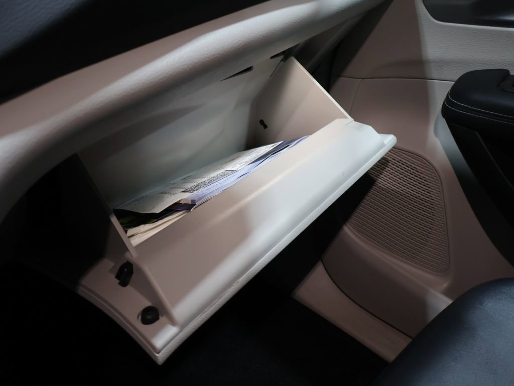 Certified 2024 Chrysler Pacifica Touring-L image 36