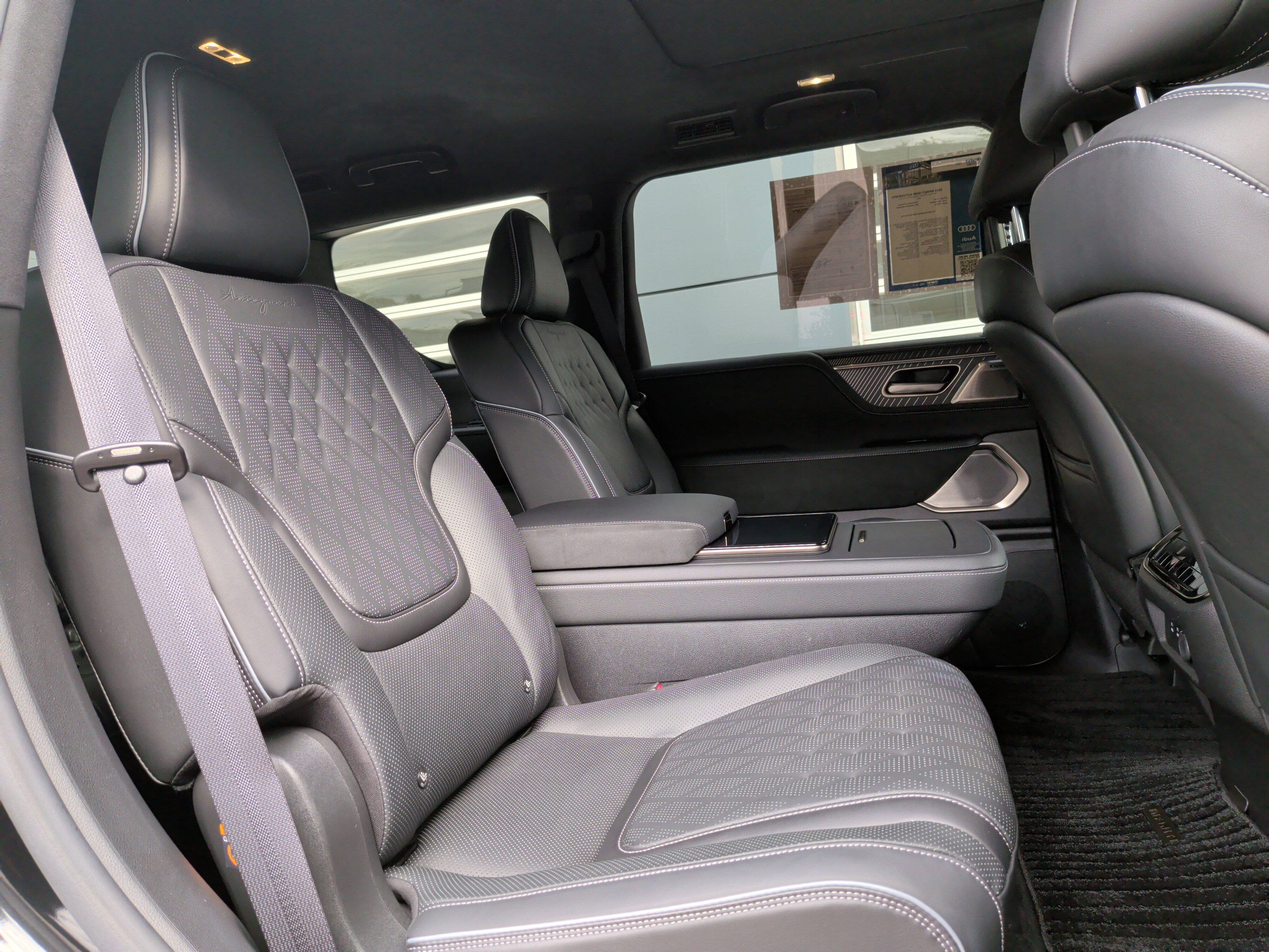 Used 2025 INFINITI QX80 Autograph w/ Autograph Exterior Package image 32