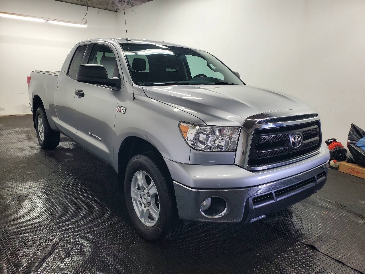 Used 2012 Toyota Tundra 4x4 Double Cab w/ SR5 Pkg image 3