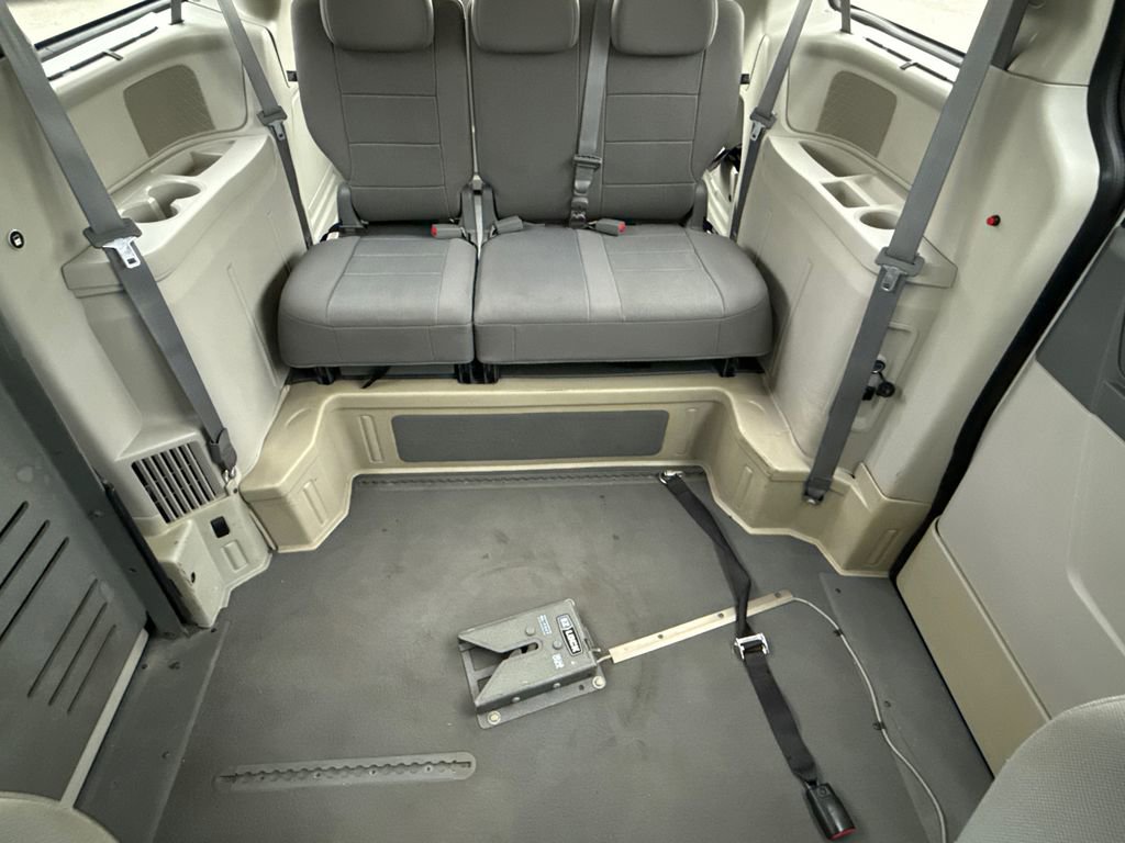 Used 2008 Dodge Grand Caravan SXT w/ Family Value Group FWD image 15