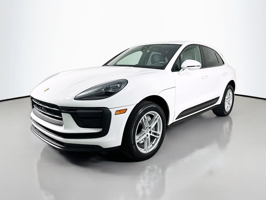 Certified 2022 Porsche Macan AWD/4WD image 1