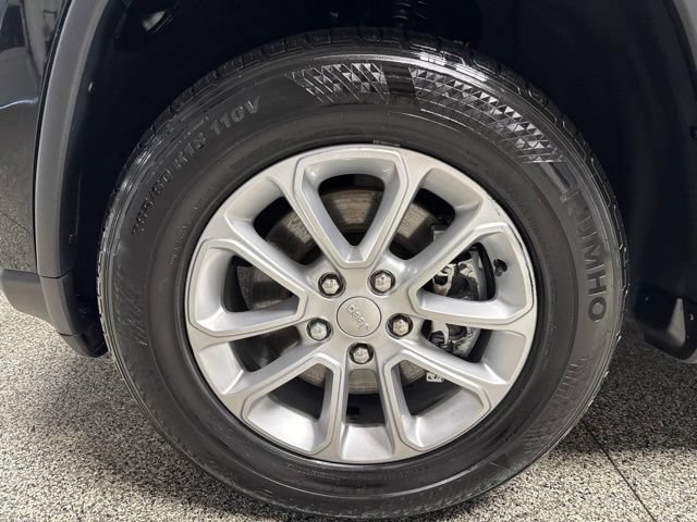 Used 2022 Jeep Grand Cherokee Laredo E AWD/4WD image 4