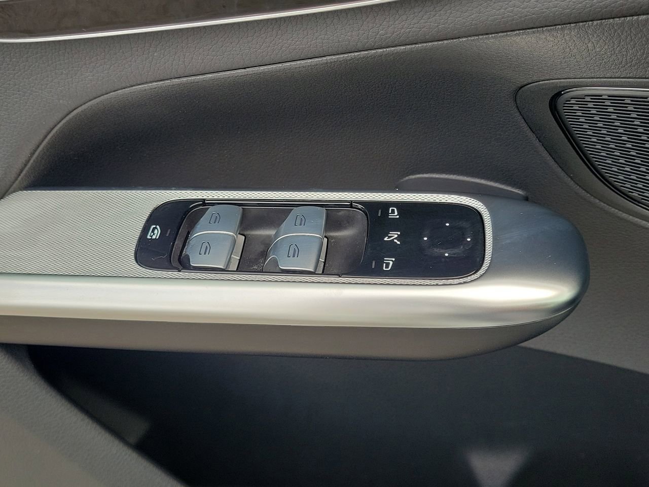Certified 2024 Mercedes-Benz GLC 300 image 25