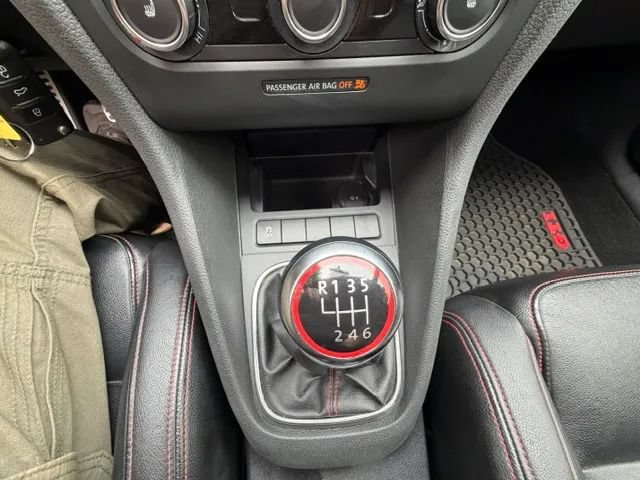 Used 2011 Volkswagen Golf 4-Door FWD image 19