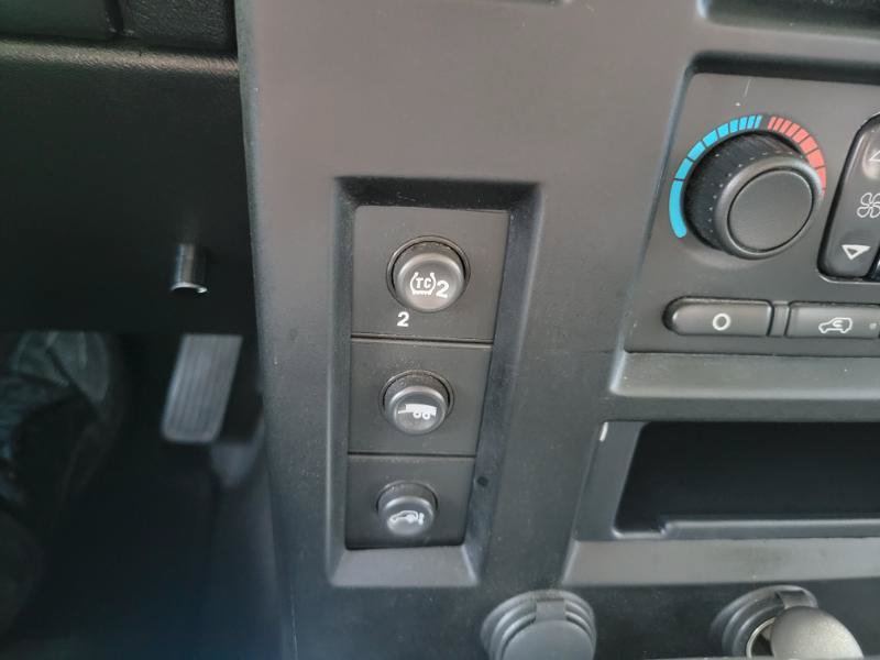 Used 2005 HUMMER H2 SUT w/ Preferred Equipment Group AWD/4WD image 41