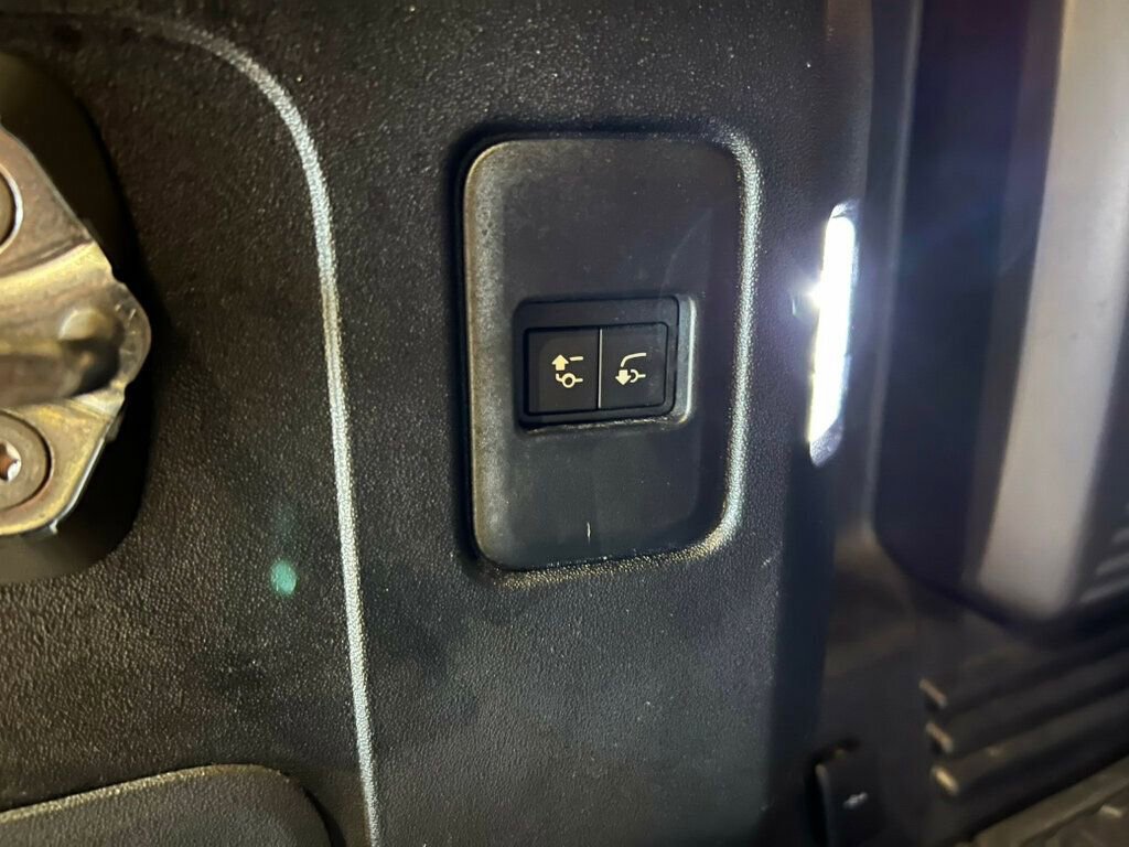 Used 2023 Land Rover Defender 110 image 29