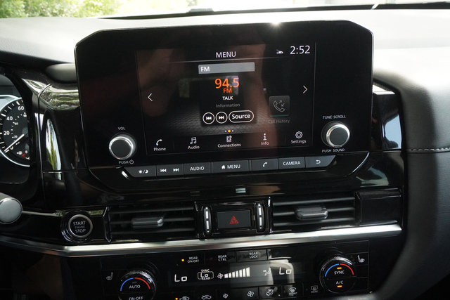 Used 2024 Nissan Pathfinder SV FWD image 11