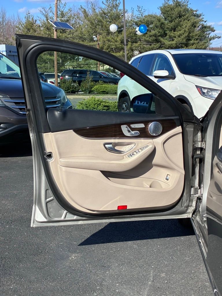 Used 2019 Mercedes-Benz C 300 4MATIC Sedan image 52