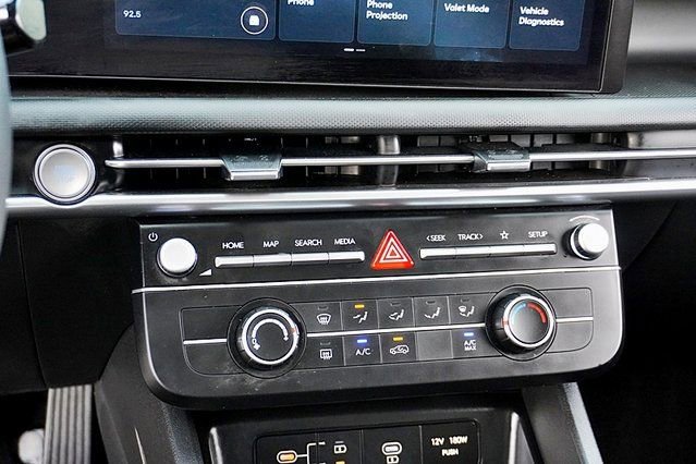 Certified 2025 Hyundai Tucson SE image 28