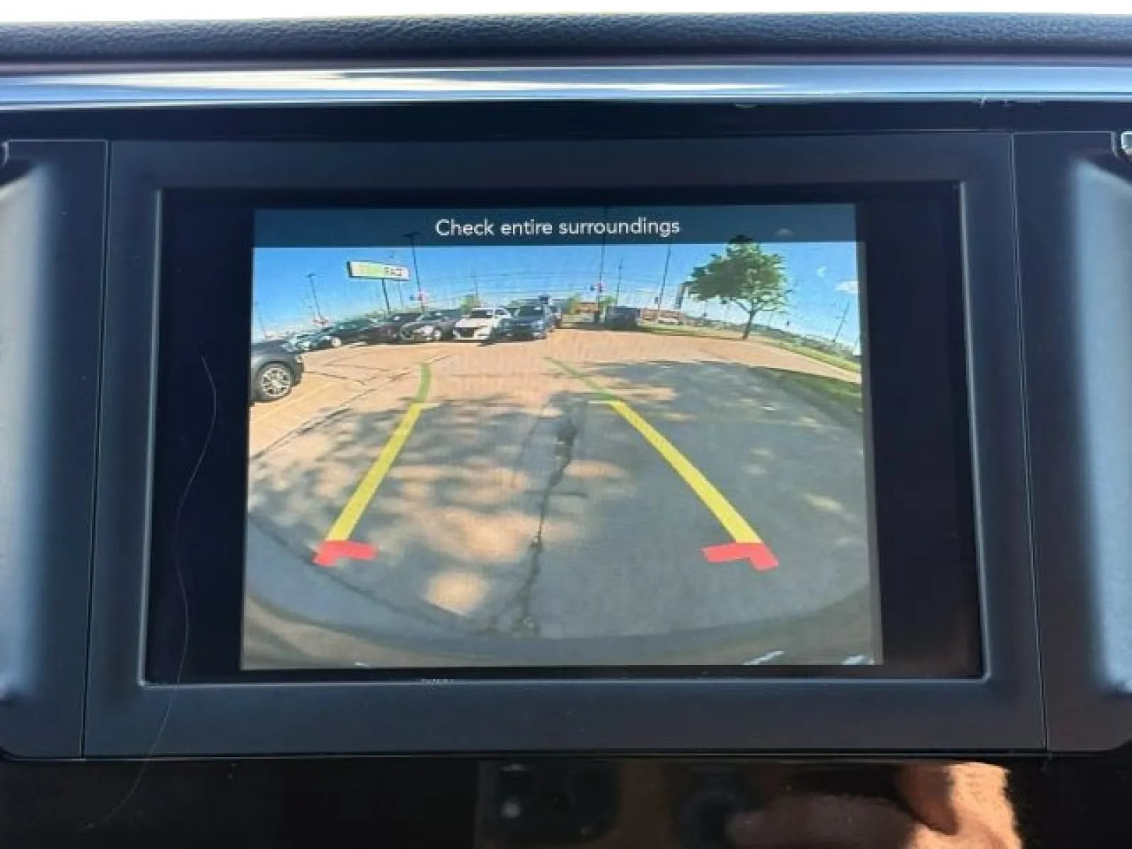 Used 2020 Chrysler Pacifica Touring-L FWD image 37