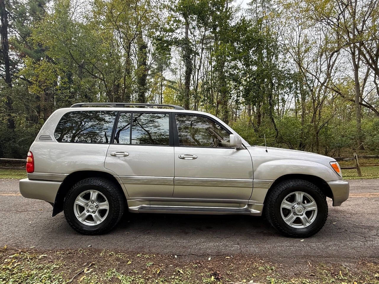Used 2000 Toyota Land Cruiser Base AWD 4dr SUV image 6