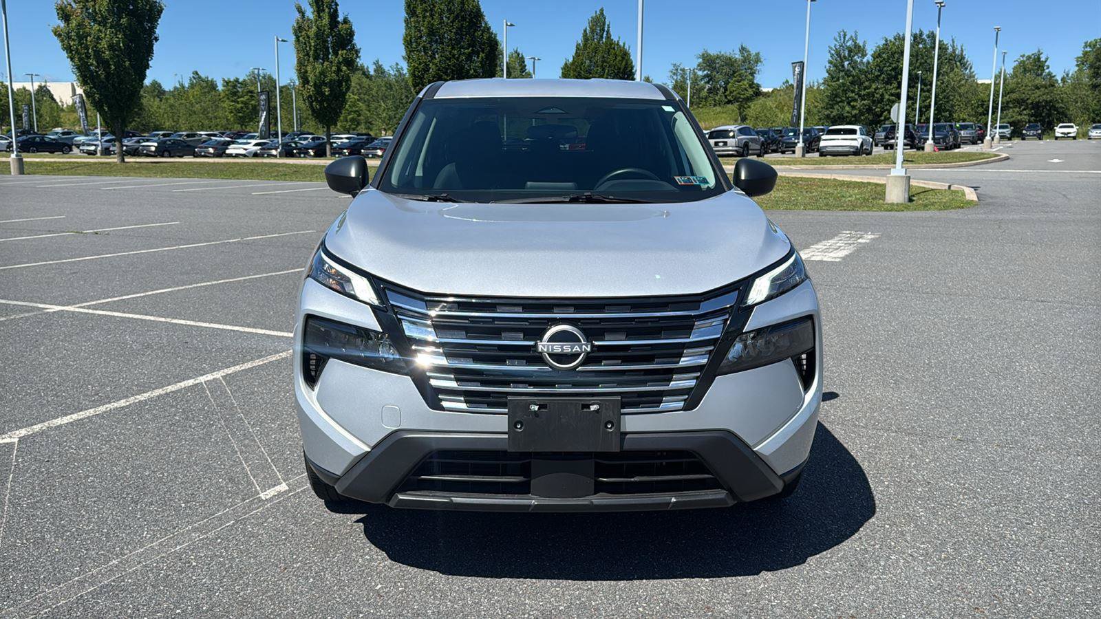 Used 2025 Nissan Rogue S AWD/4WD image 13