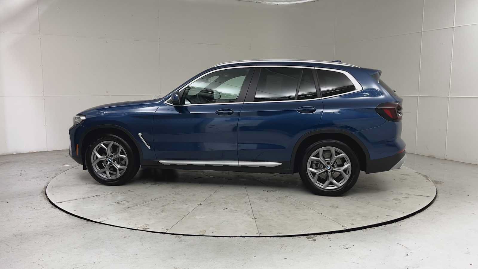 Used 2023 BMW X3 xDrive30i w/ Premium Package AWD/4WD image 4