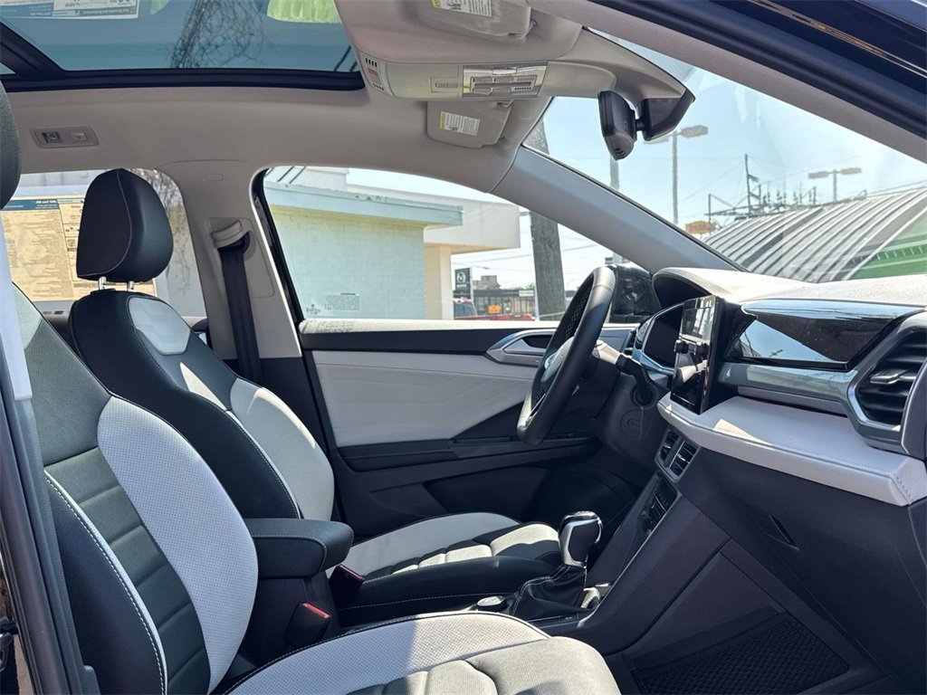 Used 2025 Volkswagen Taos SEL image 10