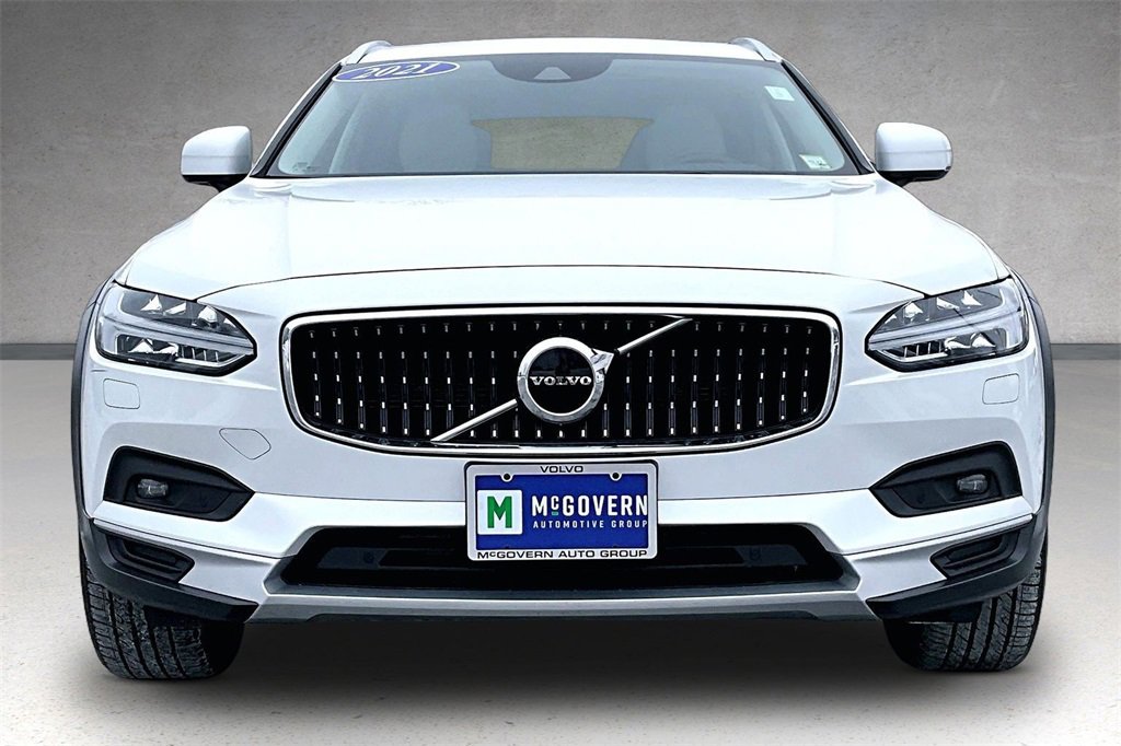 Used 2021 Volvo V90 T6 Cross Country image 2