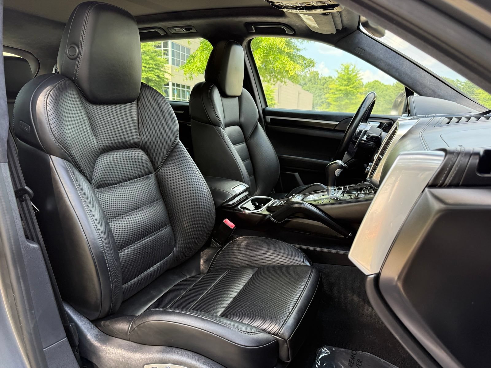 Used 2016 Porsche Cayenne Turbo AWD/4WD image 36