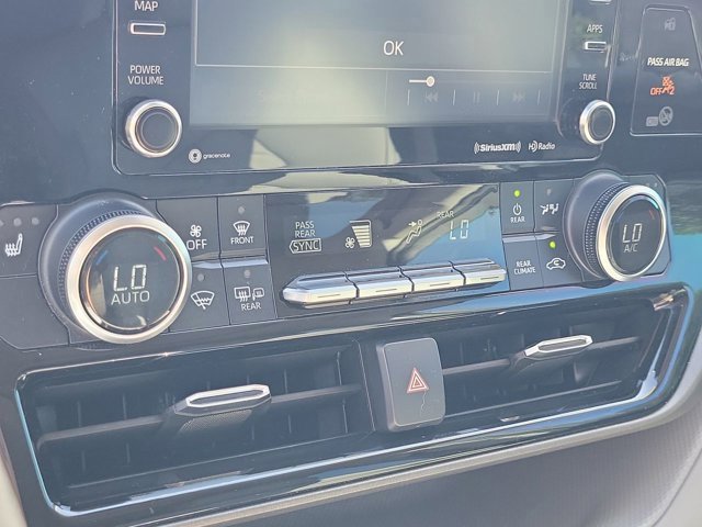 Used 2020 Toyota Highlander XLE image 23