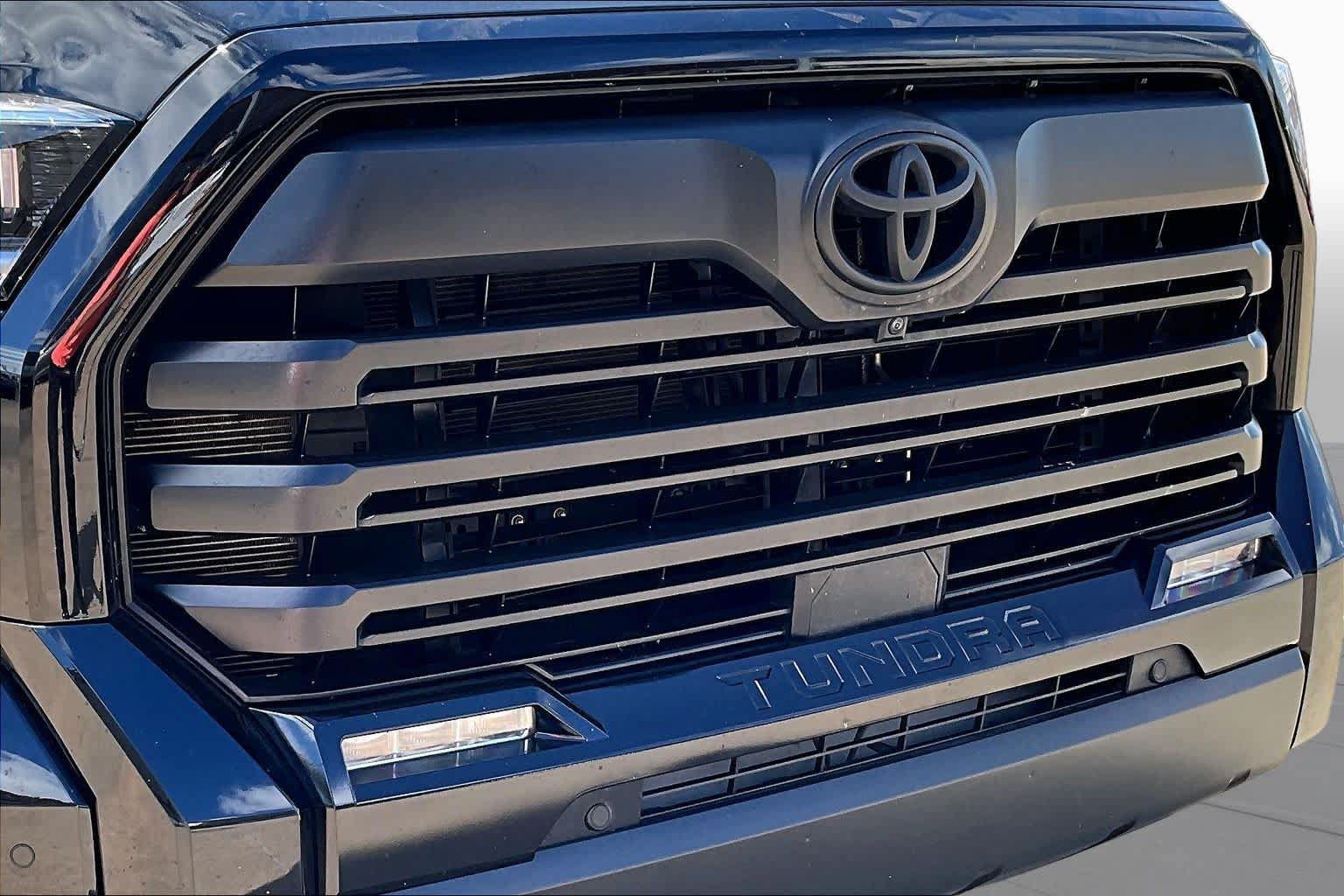 Used 2025 Toyota Tundra Limited AWD/4WD image 28