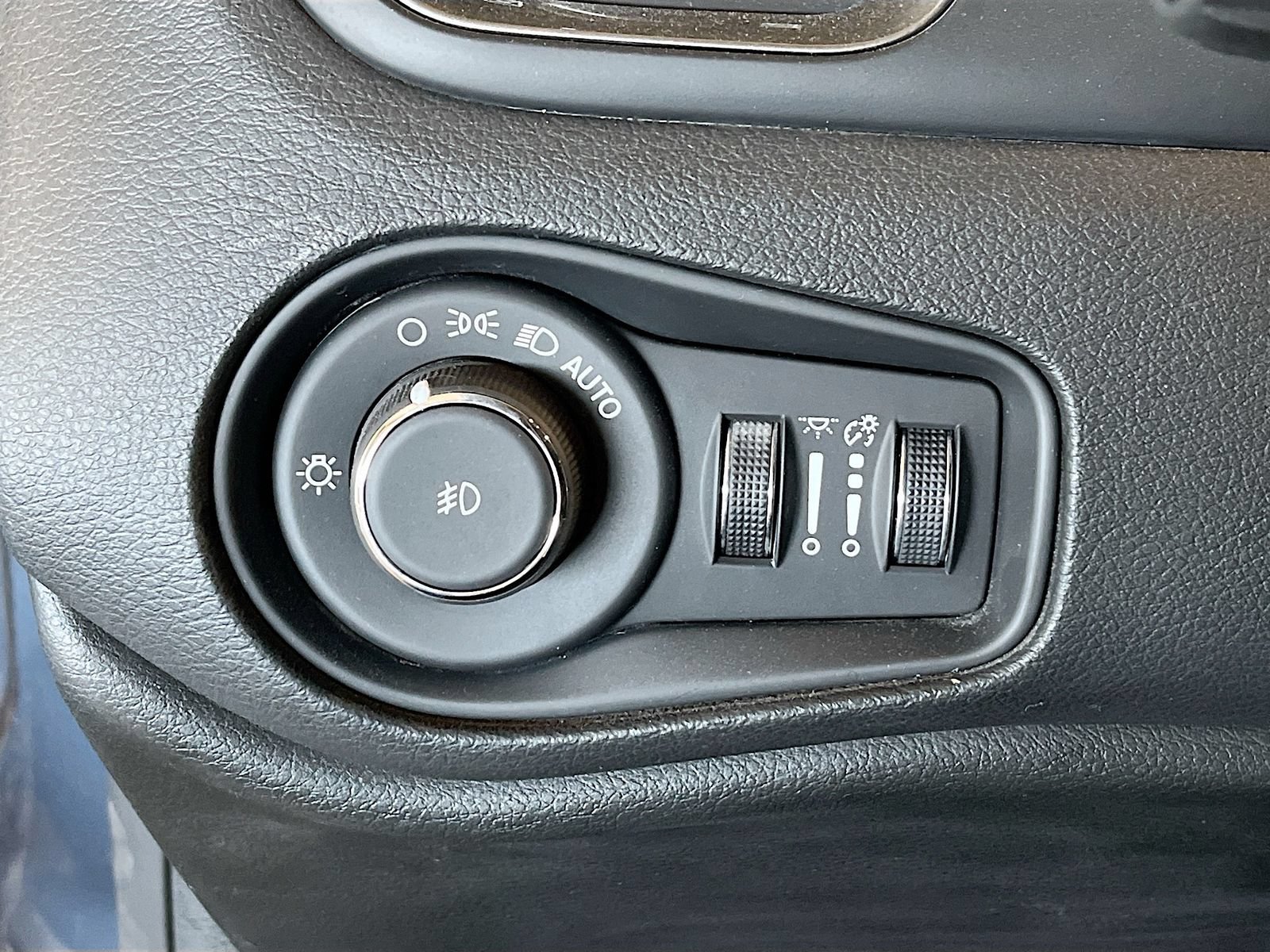 Used 2023 Jeep Renegade Limited AWD/4WD image 10