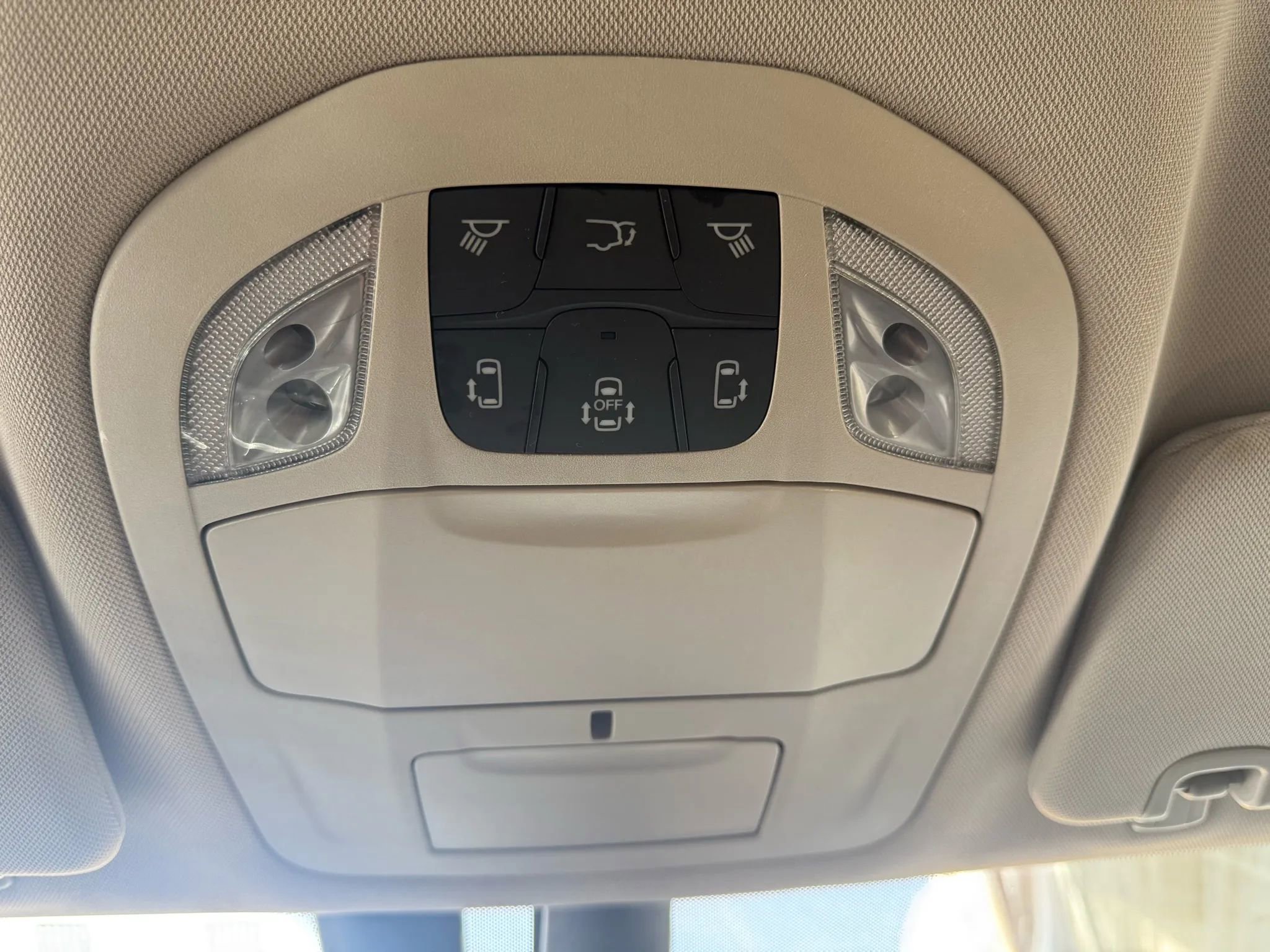 Used 2021 Chrysler Pacifica Touring w/ Uconnect Theater Family Group image 33