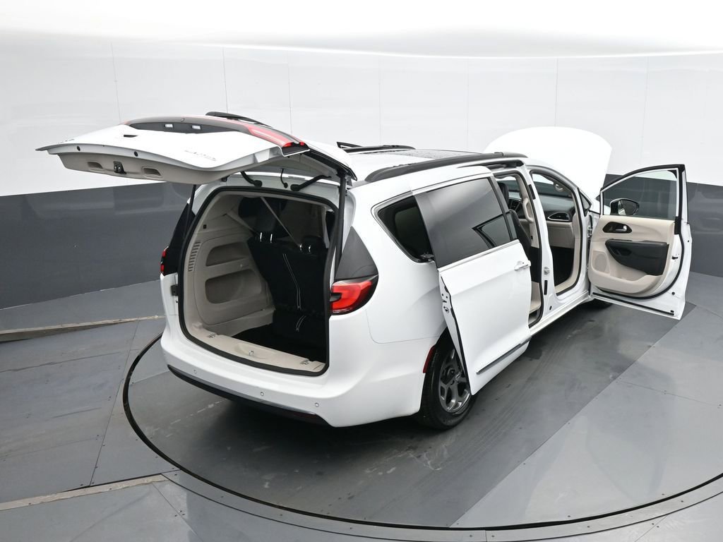 Used 2023 Chrysler Pacifica Limited image 39
