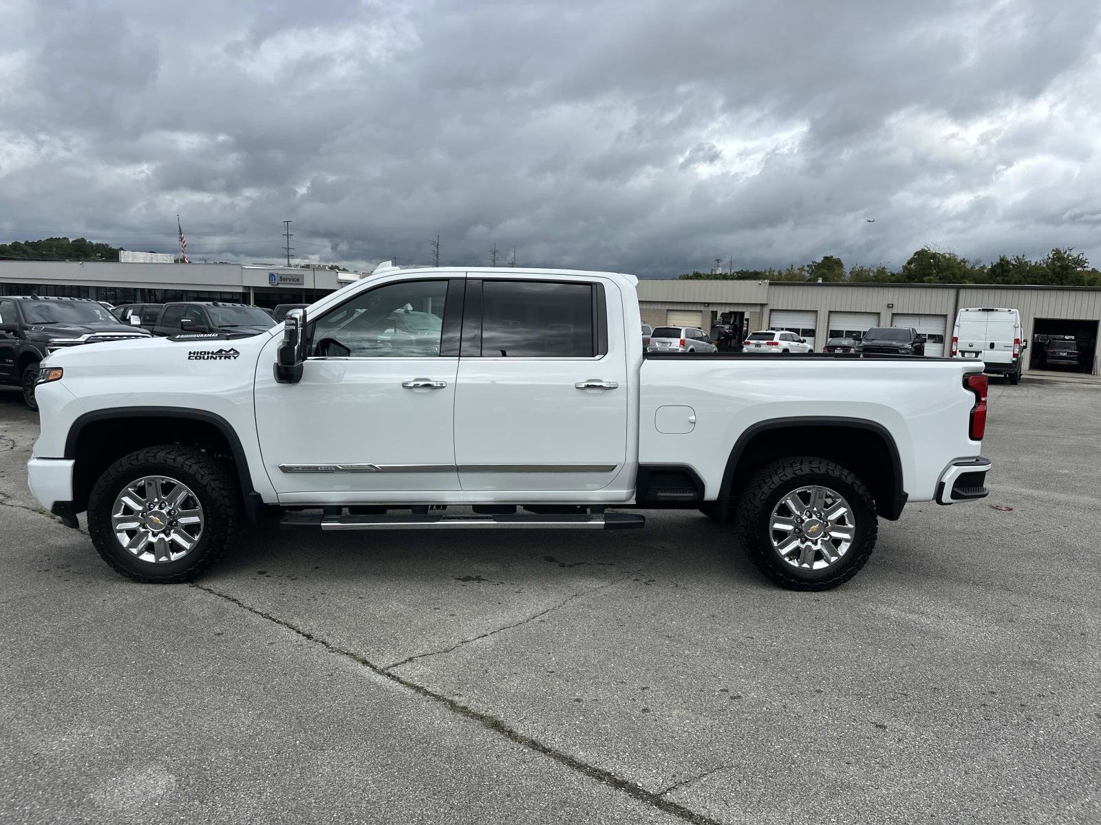 Certified 2024 Chevrolet Silverado 2500 High Country w/ LPO, Dark Essentials Package image 7